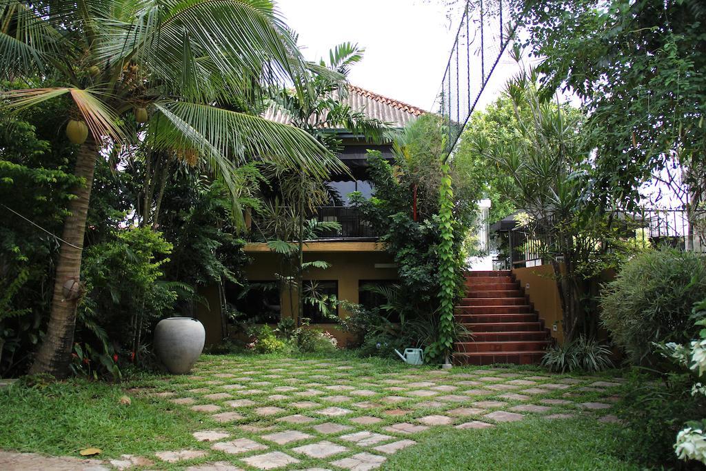 Villa Escondite - The Hotel Sri Jayewardenepura Kotte Bagian luar foto